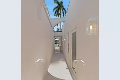 255 Royal Poinciana Way #2nd floor, Palm Beach, FL 33480 - Photo 45