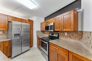8195 Severn Dr, Boca Raton, FL 33433 - Photo 5