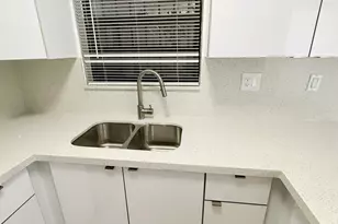 1701 W 42nd Pl, Hialeah, FL 33012 - Photo 11