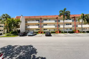 9411 N Hollybrook Lake Dr, Pembroke Pines, FL 33025 - Photo 17