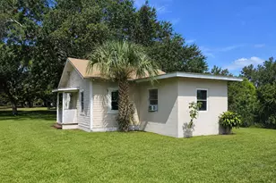 421 N 10th St, Fort Pierce, FL 34950 - Photo 1