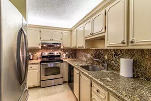 2460 Juniper Dr, Delray Beach, FL 33445 - Photo 9