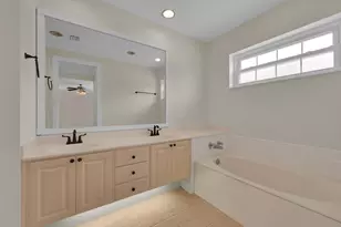 325 Sweet Bay Cir, Jupiter, FL 33458 - Photo 17