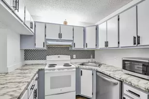 3744 Savoy Ln, West Palm Beach, FL 33417 - Photo 9