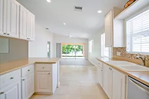 11320 SW Pembroke Dr, Port Saint Lucie, FL 34987 - Photo 9