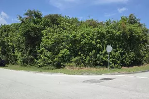 1330 4th Ave SW, Vero Beach, FL 32962 - Photo 1