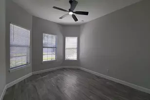 537 SE Crathes St, Port Saint Lucie, FL 34984 - Photo 3