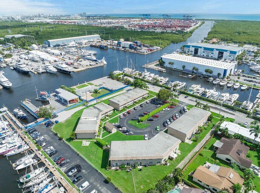 343 Gulfstream Rd - 343 Gulfstream Rd, Dania Beach, FL 33004 Luxury Property | Jose Angel Pina