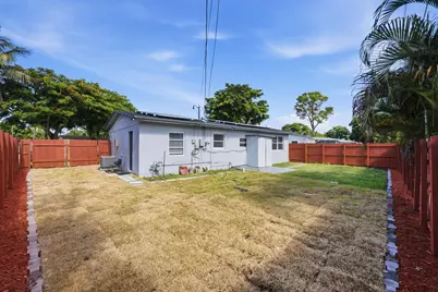 2610 NE 8th Avenue, Pompano Beach, FL 33064 - Photo 23
