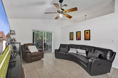 7572 Parkside Lane, Margate, FL 33063 - Photo 17