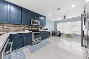 4176 Torres Cir, West Palm Beach, FL 33409 - Photo 9