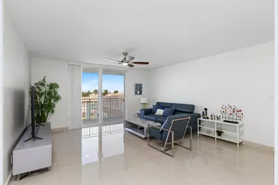 427 Golden Isles Drive #4A, Hallandale Beach, FL 33009 - Photo 7