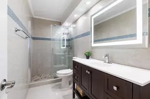 427 Golden Isles Dr, Hallandale Beach, FL 33009 - Photo 15