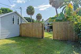 629 N Lakeside Dr, Lake Worth Beach, FL 33460 - Photo 9
