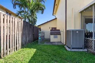 940 SW 96th Ave, Pembroke Pines, FL 33025 - Photo 19