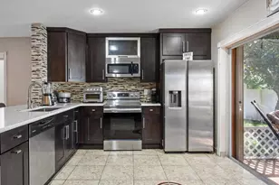940 SW 96th Ave, Pembroke Pines, FL 33025 - Photo 5