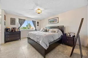940 SW 96th Ave, Pembroke Pines, FL 33025 - Photo 9