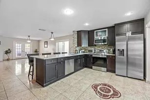 940 SW 96th Ave, Pembroke Pines, FL 33025 - Photo 9