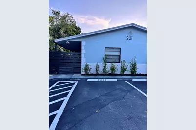 221 SE 11th Avenue #1, Pompano Beach, FL 33060 - Photo 1