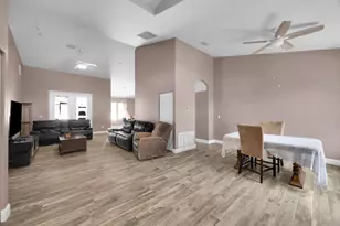 362 SW Paw Ct, Port Saint Lucie, FL 34953 - Photo 9