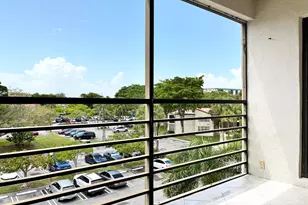 2306 S Cypress Bend Dr, Pompano Beach, FL 33069 - Photo 21