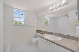 520 SW 111th Ave, Pembroke Pines, FL 33025 - Photo 9