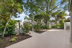 350 Prestwick Cir, Palm Beach Gardens, FL 33418 - Photo 9