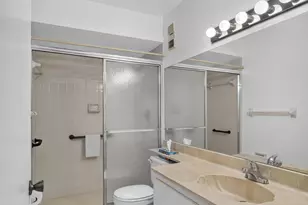 350 Prestwick Cir, Palm Beach Gardens, FL 33418 - Photo 15