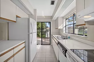 350 Prestwick Cir, Palm Beach Gardens, FL 33418 - Photo 21