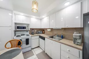 1200 St Charles Pl, Pembroke Pines, FL 33026 - Photo 15