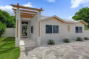 202 SE 4th St, Delray Beach, FL 33483 - Photo 3