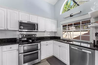 559 NW 38th Terrace, Deerfield Beach, FL 33442 - Photo 9