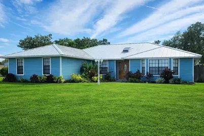 728 N Fischer Circle, Sebastian, FL 32958 - Photo 1