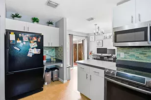204 Meadows Dr, Boynton Beach, FL 33436 - Photo 9