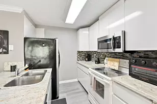 711 Forest Club Dr, Wellington, FL 33414 - Photo 3