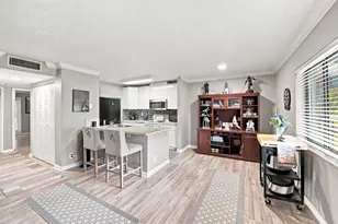 711 Forest Club Dr, Wellington, FL 33414 - Photo 5