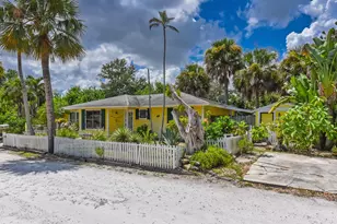 1076 NE Banyan Tree Dr, Jensen Beach, FL 34957 - Photo 3