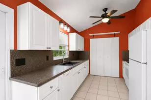 207/227 Ethelyn Dr, West Palm Beach, FL 33415 - Photo 9