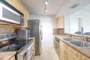 6995 NW 186th St, Hialeah, FL 33015 - Photo 3