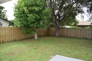 425 Perry Ave, Greenacres, FL 33463 - Photo 15