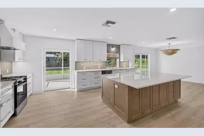 8816 SE Alabama Place, Hobe Sound, FL 33455 - Photo 11