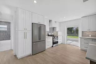 8816 SE Alabama Pl, Hobe Sound, FL 33455 - Photo 13