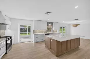 8816 SE Alabama Pl, Hobe Sound, FL 33455 - Photo 11