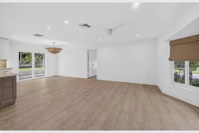 8816 SE Alabama Place, Hobe Sound, FL 33455 - Photo 5