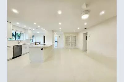 30 Pelican Pointe Drive #201, Delray Beach, FL 33483 - Photo 3