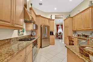 303 NW Bayside Ct, Port Saint Lucie, FL 34986 - Photo 9
