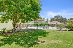 2651 Sunrise Lakes Dr E, Sunrise, FL 33322 - Photo 23