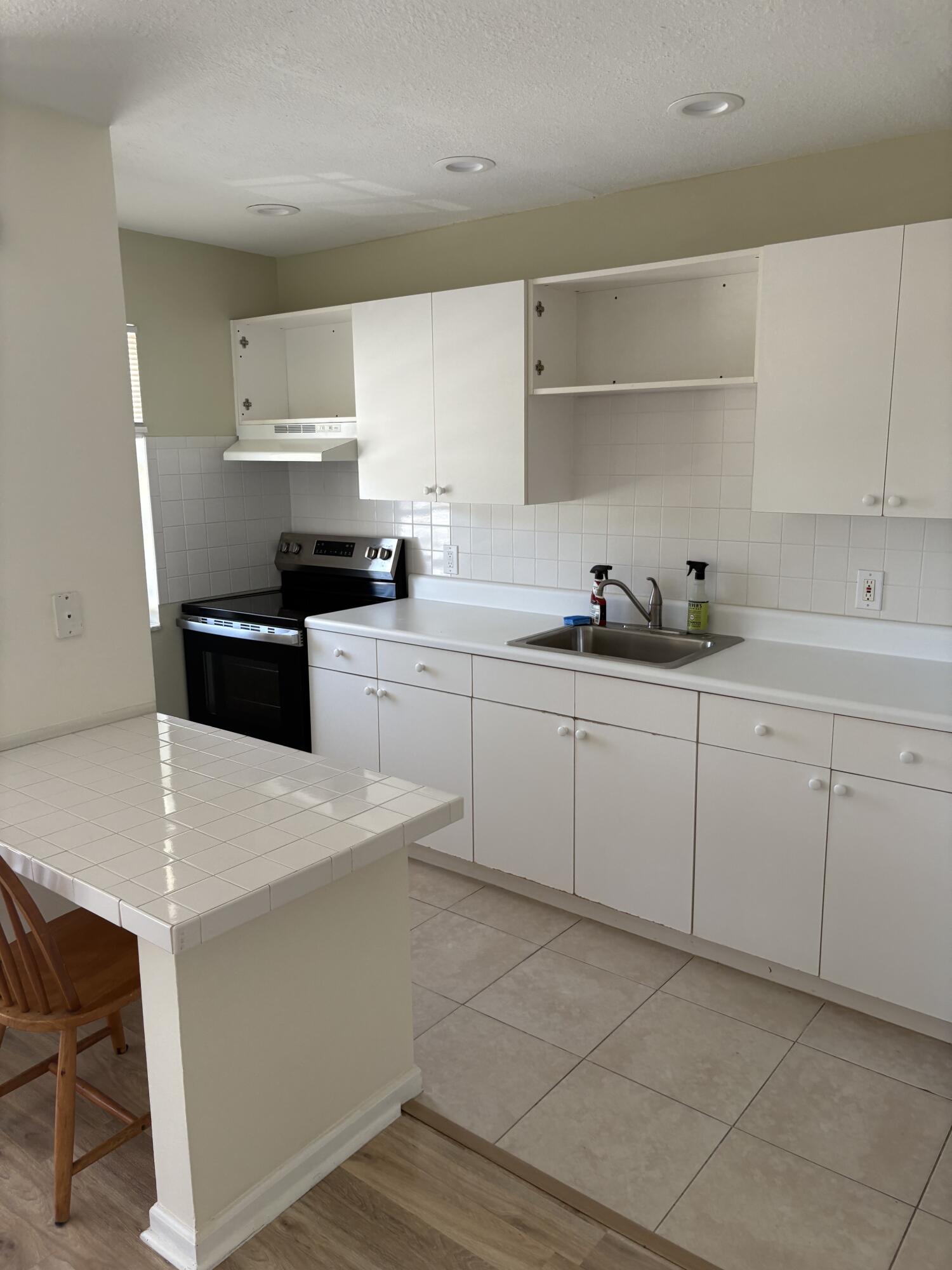 1021 SE Monterey Rd #A30 - 1021 SE Monterey Rd #A30, Stuart, FL 34994 Luxury Property | Jose Angel Pina