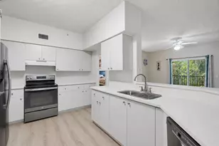 350 Crestwood Cir, Royal Palm Beach, FL 33411 - Photo 5