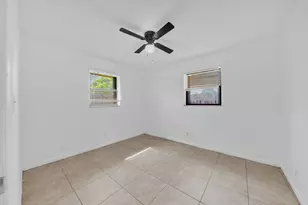 237 SW 5th St, Deerfield Beach, FL 33441 - Photo 11